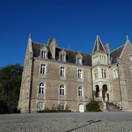 Chateau Du Deffay Couette-café 3*